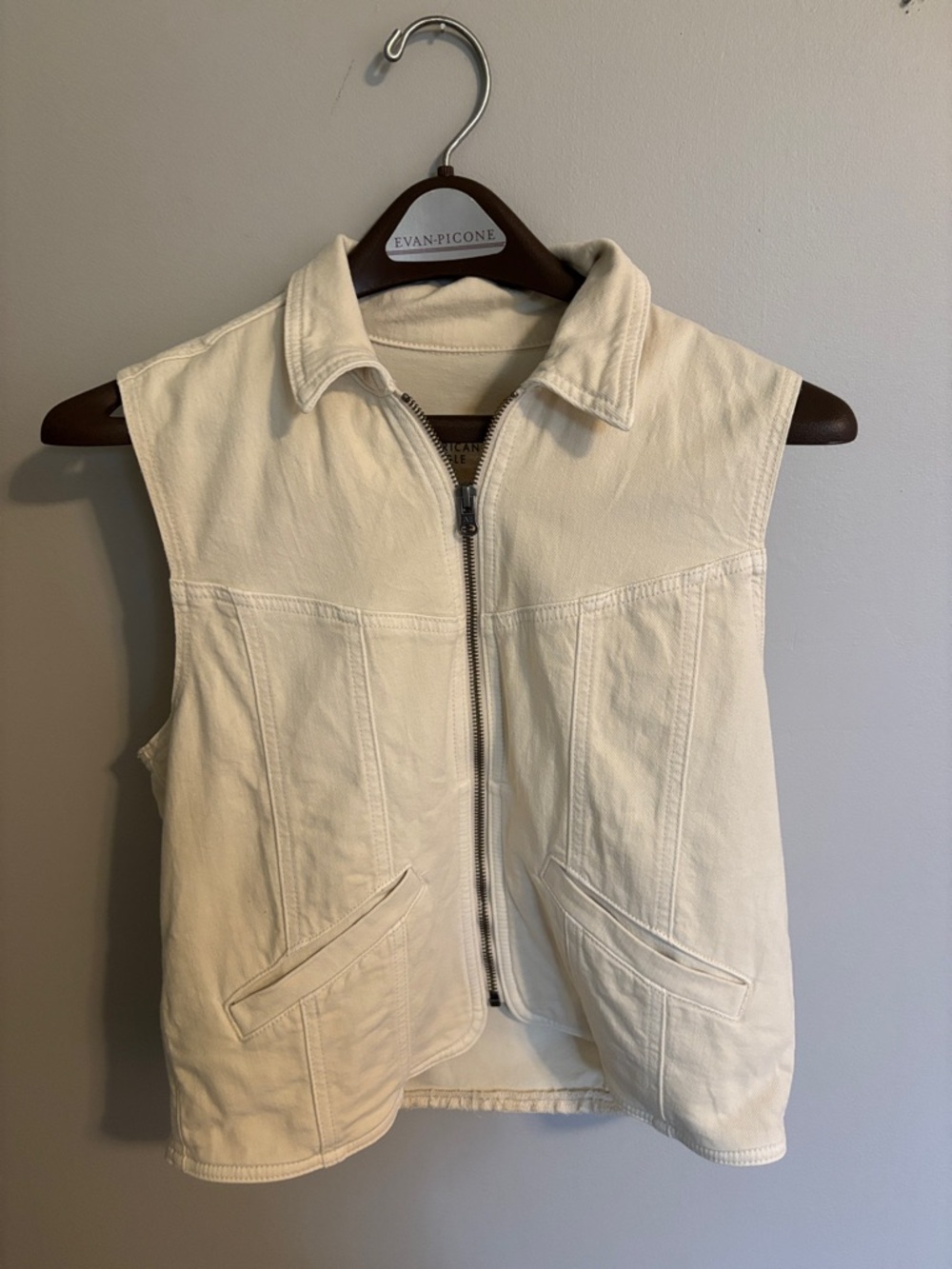 American Eagle Outfitters Cream Zip-Front Sleeveless Vest